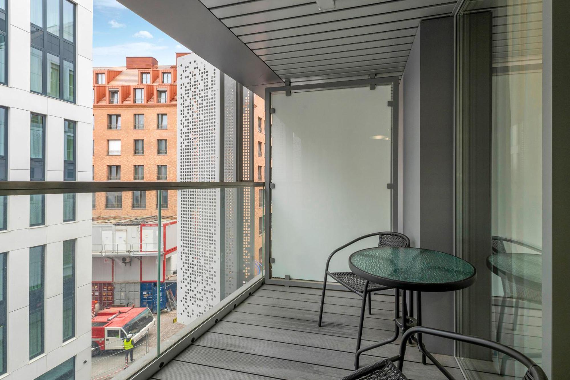 Granaria Deluxe & Riverside By Downtown Apartment